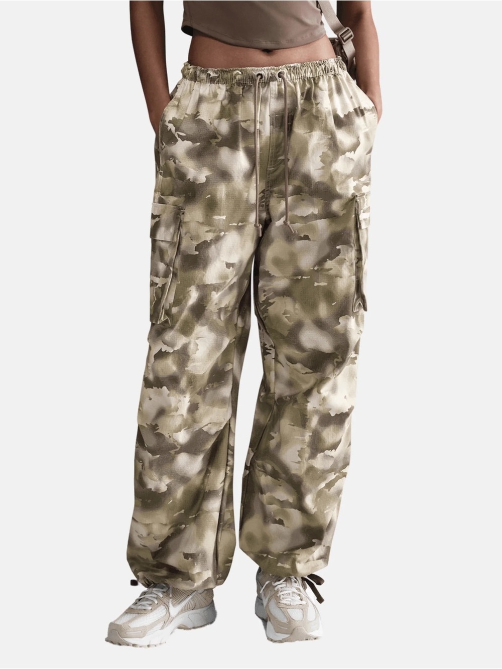 Nike Women’s Sportswear Mid-Rise Oversized Camo Cargo Pants XS